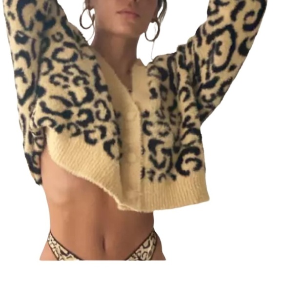 Victoria’s Secret for love & Lemons  leopard faux fur Franki cropped sweater - Picture 3 of 15
